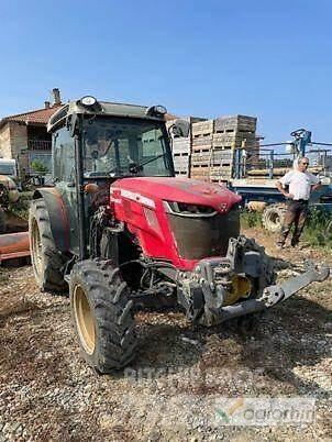 Massey Ferguson 3710 F Traktorok