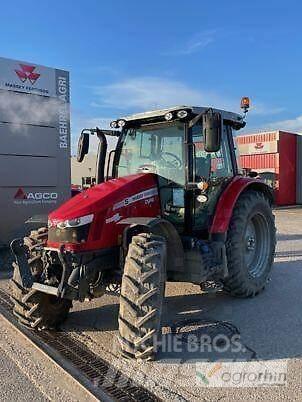 Massey Ferguson 5713S Traktorok