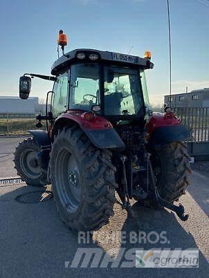 Massey Ferguson 5713S Traktorok
