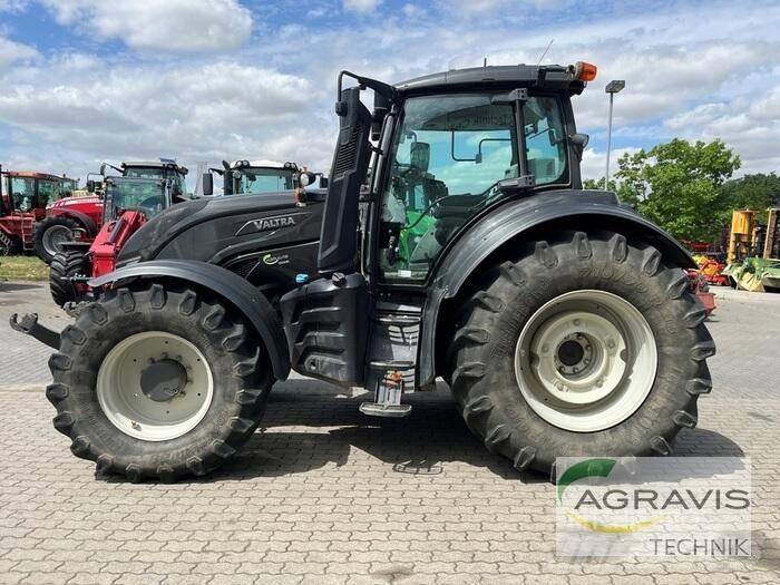 Valtra T 214 D 1B8 Traktorok