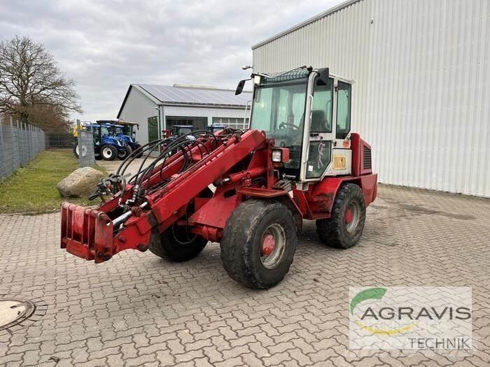Weidemann 4004 Gumikerekes homlokrakodók