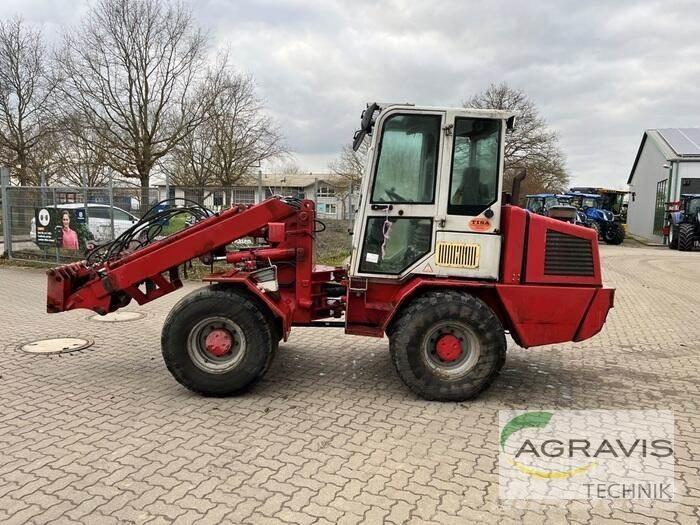 Weidemann 4004 Gumikerekes homlokrakodók