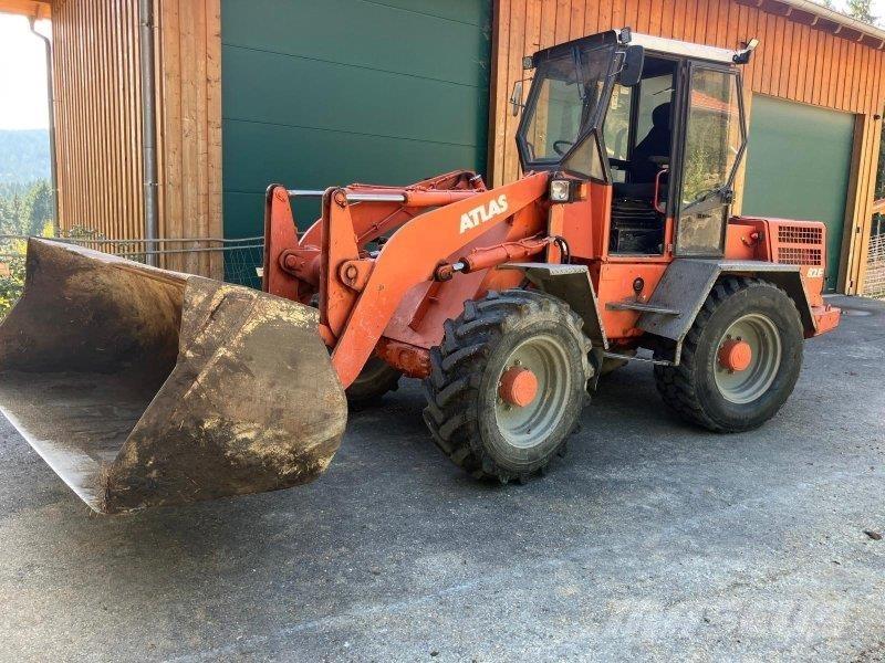 Atlas AR 82 E Gumikerekes homlokrakodók
