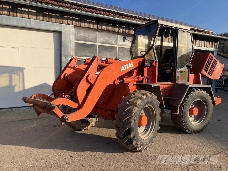 Atlas AR 82 E Gumikerekes homlokrakodók