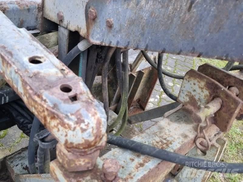  Bagger Gumikerekes kotrók