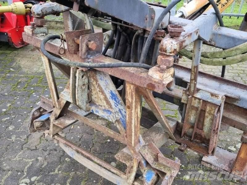  Bagger Gumikerekes kotrók