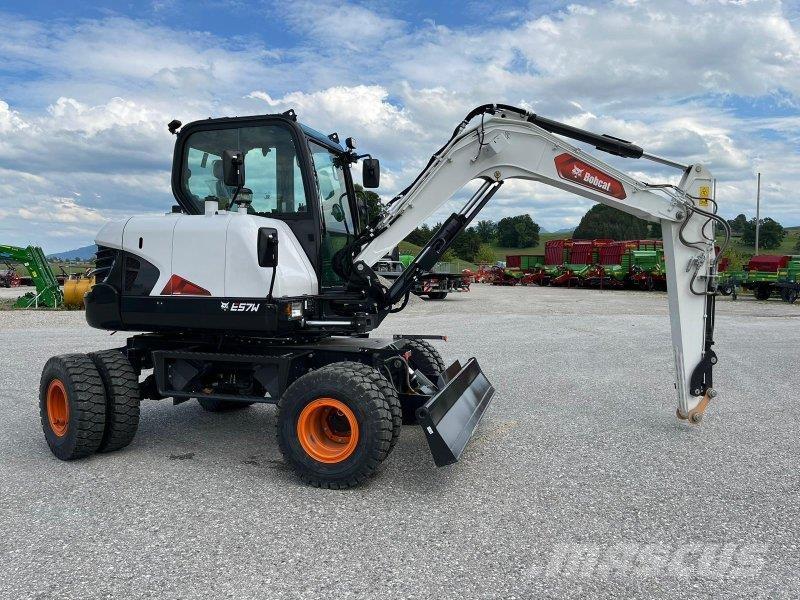 Bobcat E57W Gumikerekes kotrók