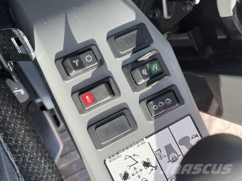 Bobcat E88 Gumikerekes kotrók