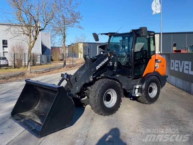 Doosan DL 80-7 Gumikerekes homlokrakodók