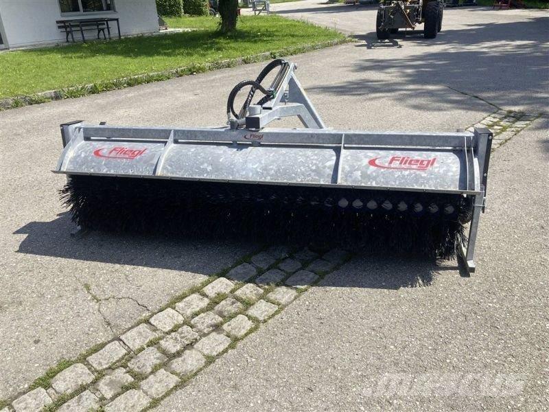 Fliegl TYP 700 Úttakarító gépek