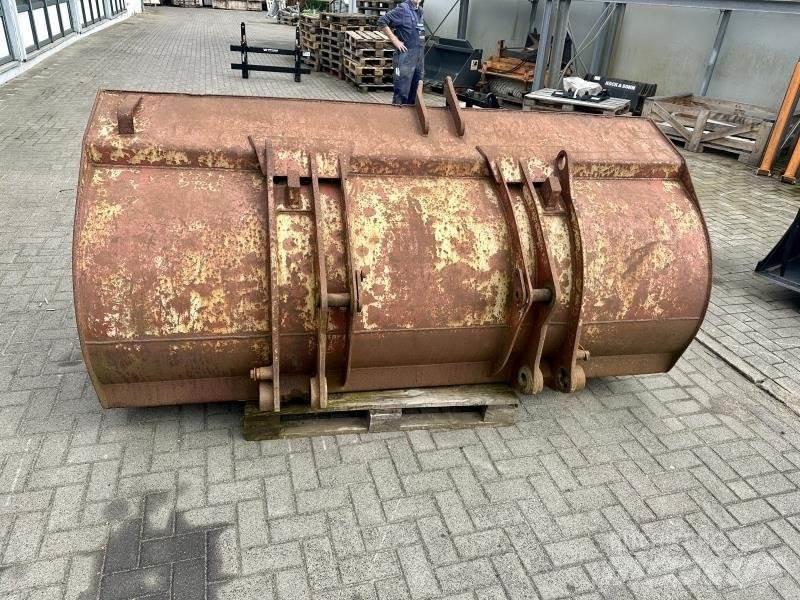 O&K L 18 Gumikerekes homlokrakodók