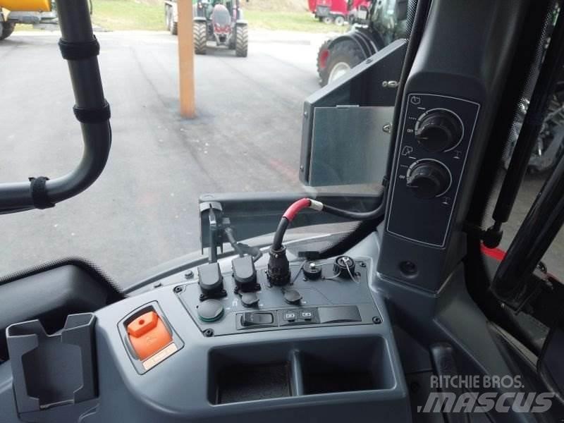 Valtra Q305 Traktorok