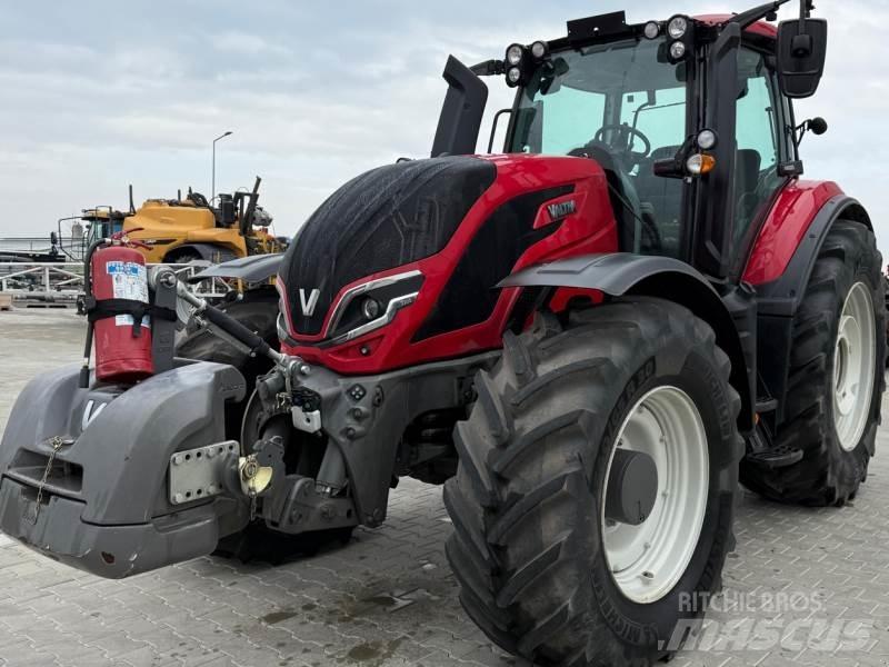 Valtra T235A Traktorok