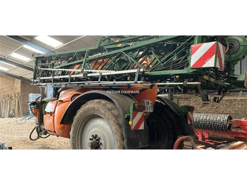 Amazone UX5200 Vontatott trágyaszórók