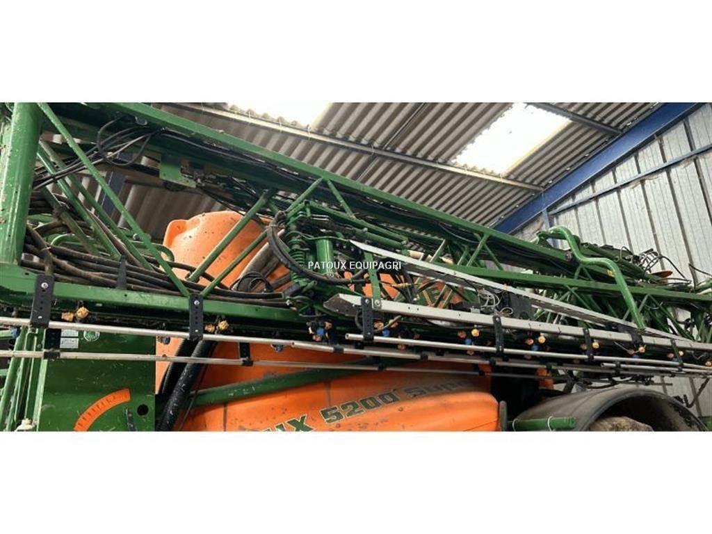 Amazone UX5200 Vontatott trágyaszórók