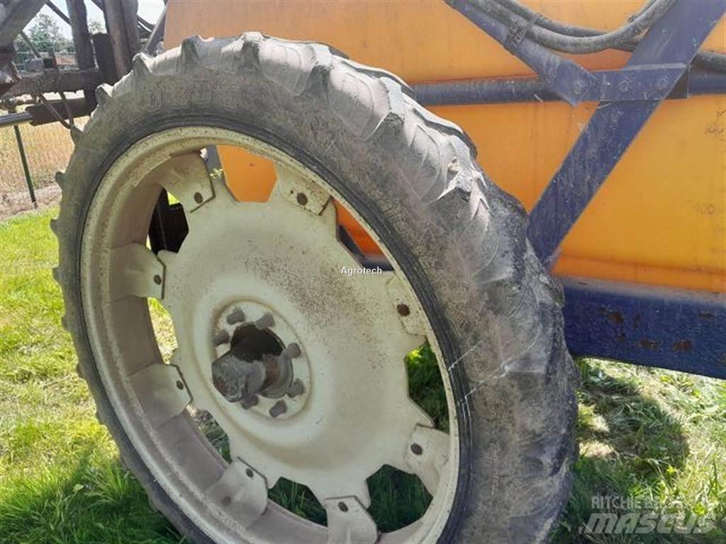 Caruelle CARUELLE Vontatott trágyaszórók