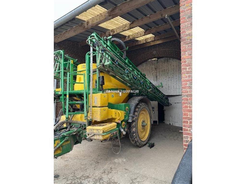 John Deere 832I Vontatott trágyaszórók