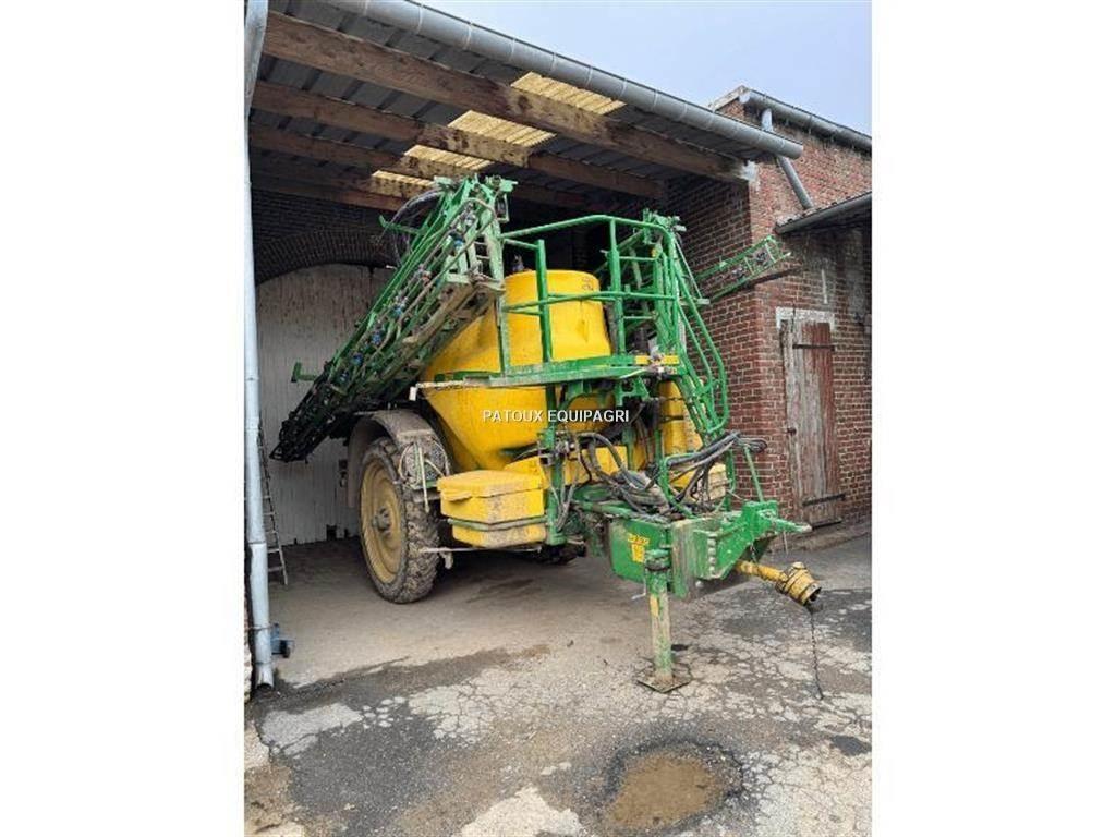 John Deere 832I Vontatott trágyaszórók