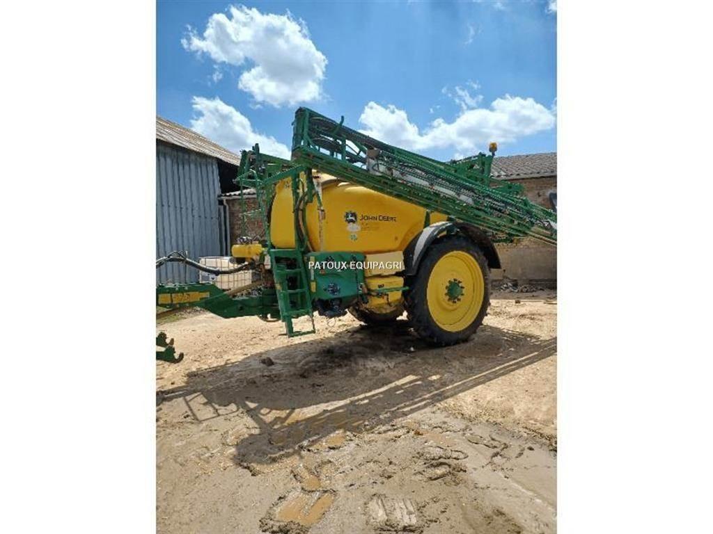 John Deere M740i Vontatott trágyaszórók