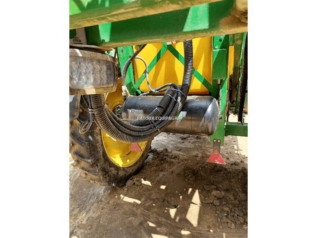 John Deere M740i Vontatott trágyaszórók