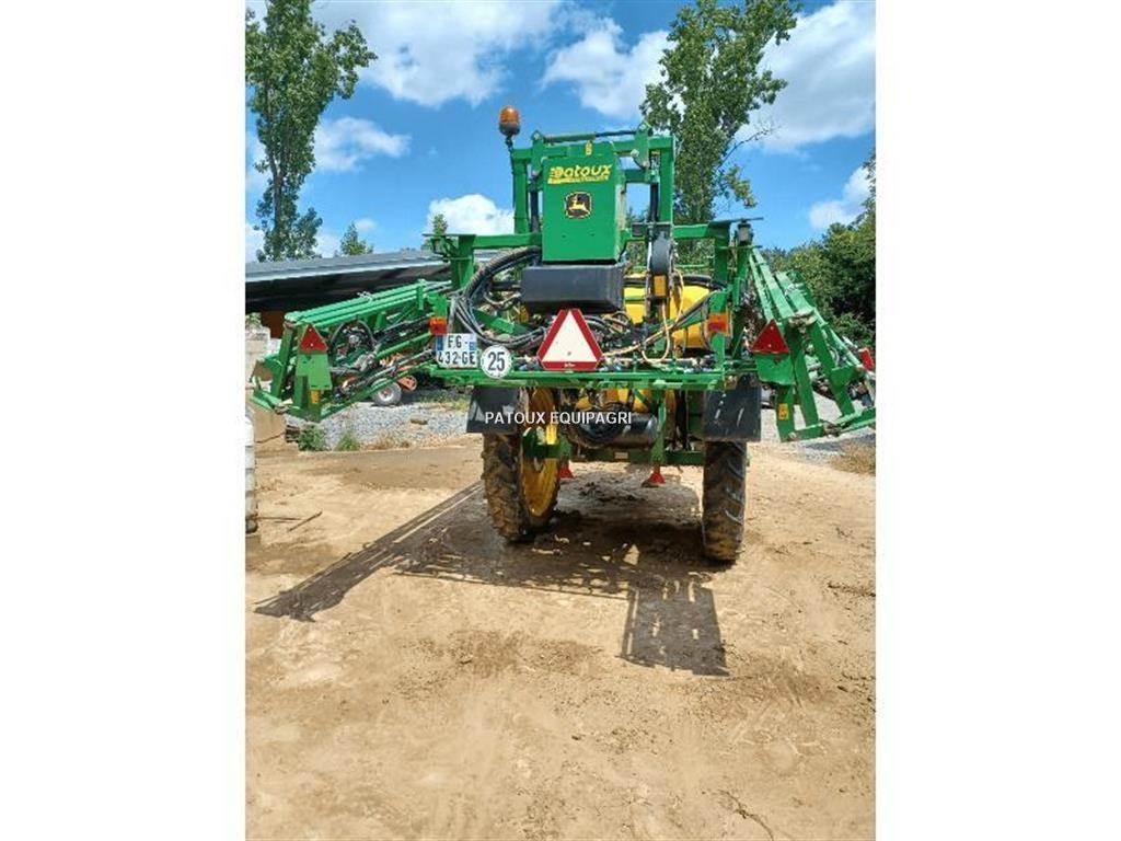 John Deere M740i Vontatott trágyaszórók