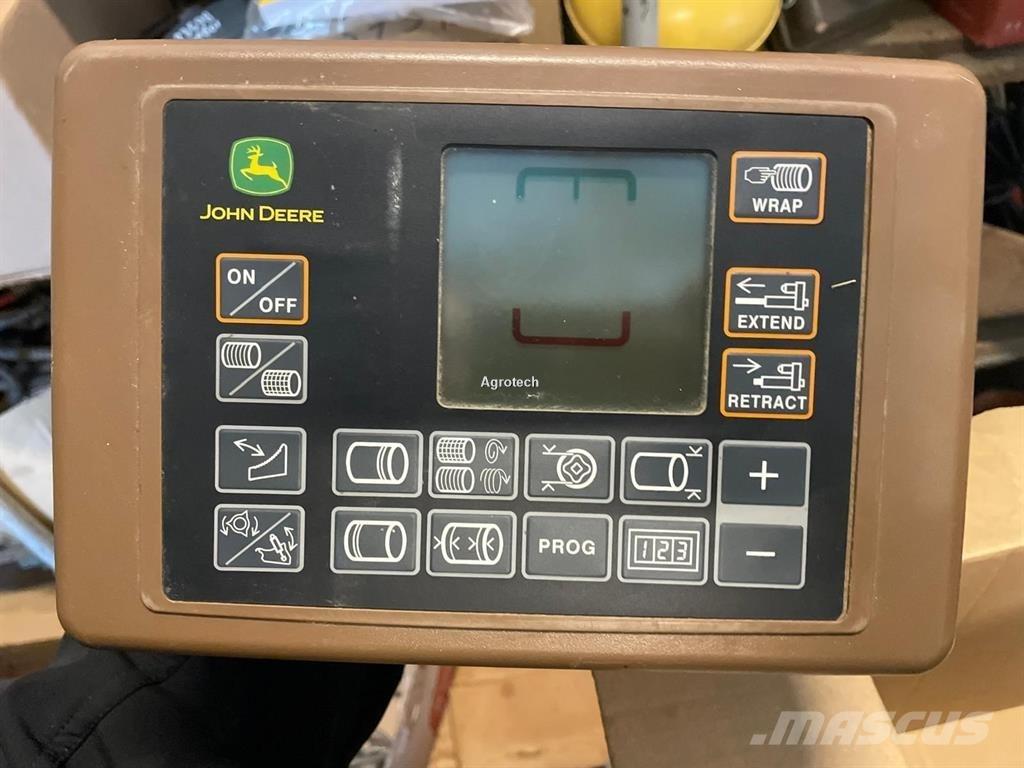 John Deere V451M Körbálázók