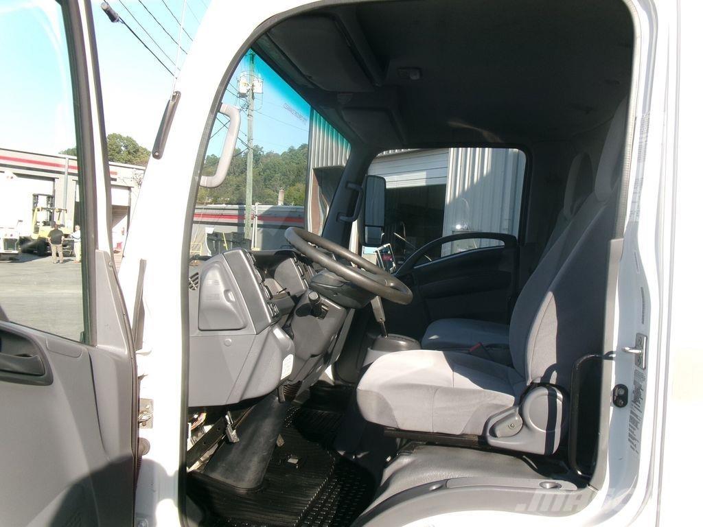 Isuzu NPR Dobozos teherautók