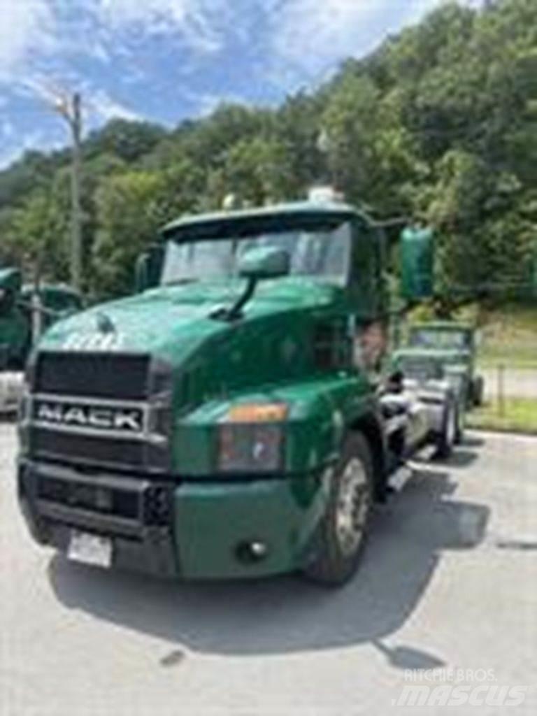 Mack AN64T Nyergesvontatók