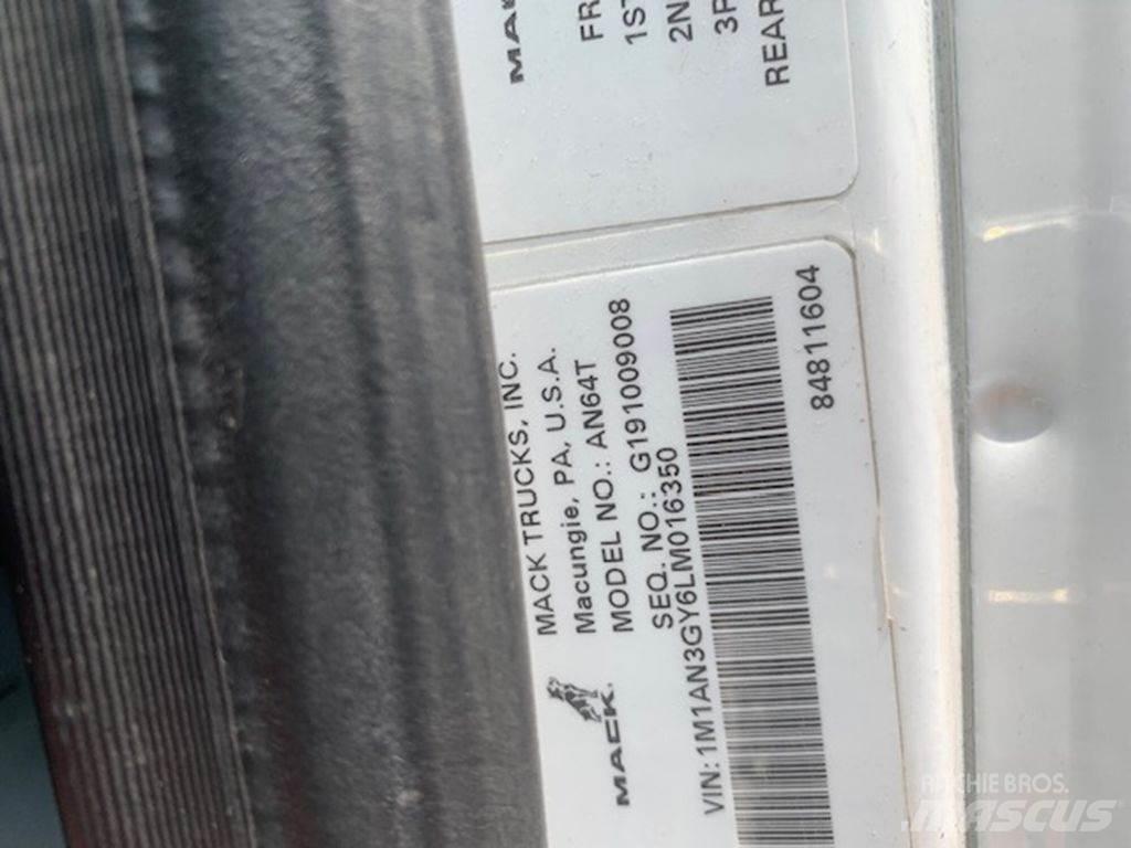 Mack CXU613 Nyergesvontatók