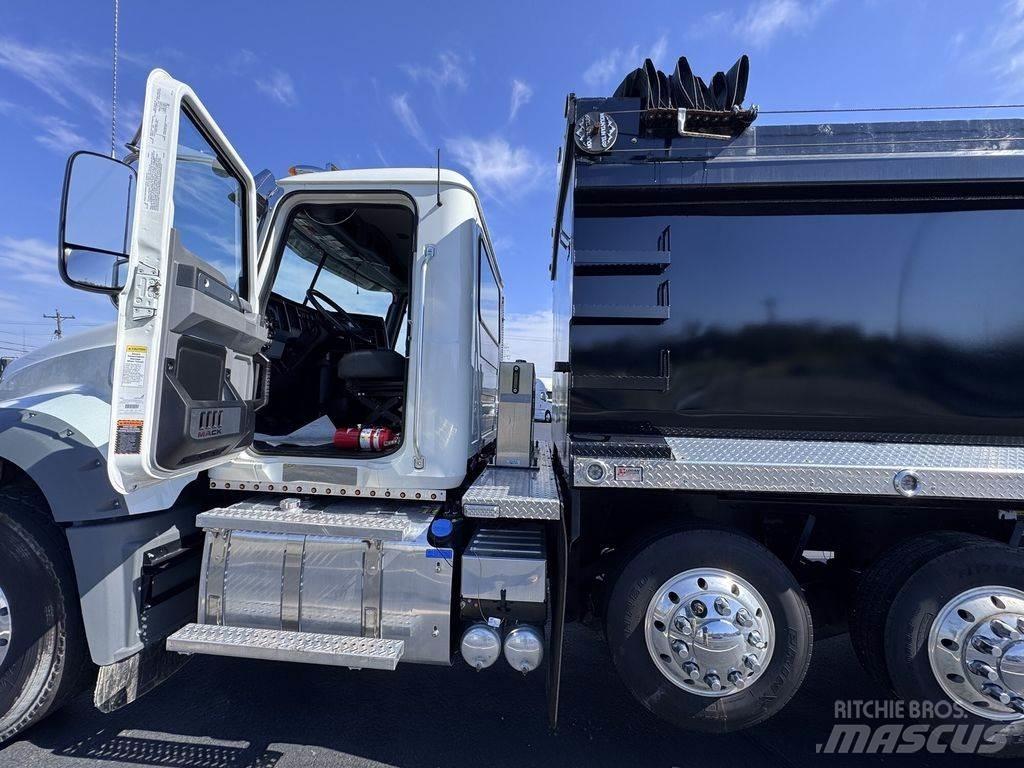 Mack GR64F Billenő teherautók