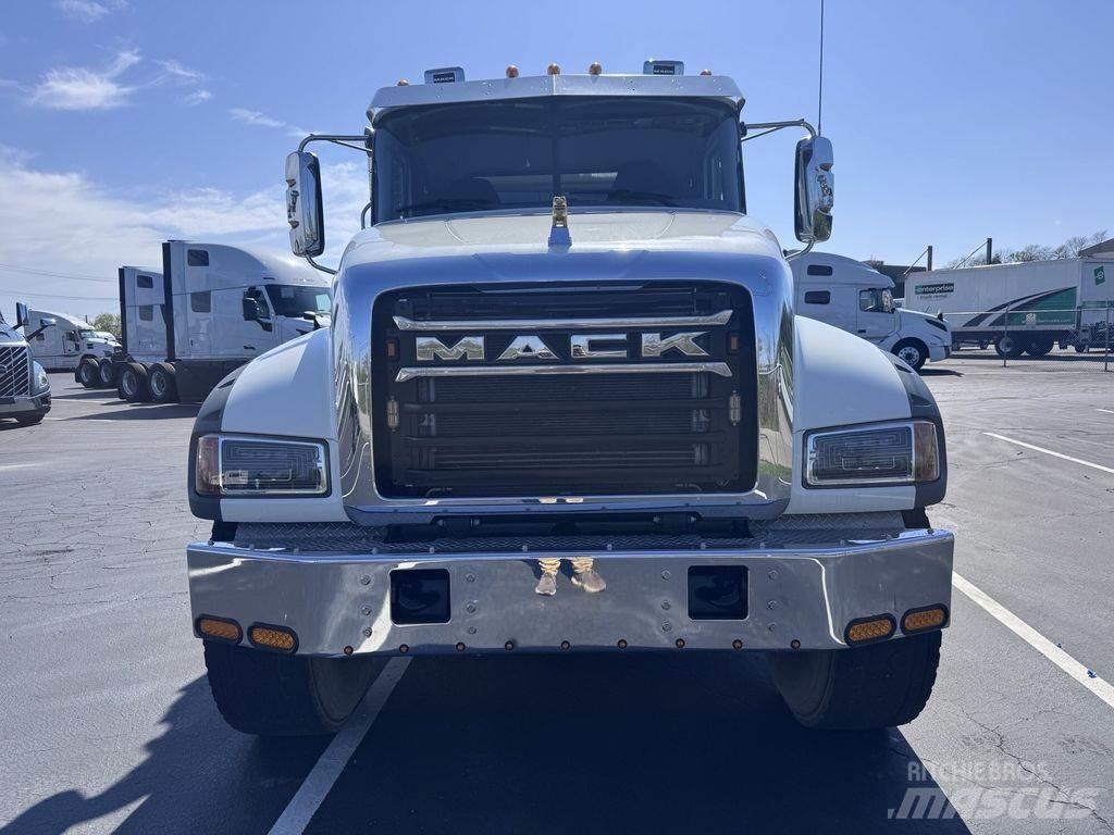 Mack GR64F Billenő teherautók