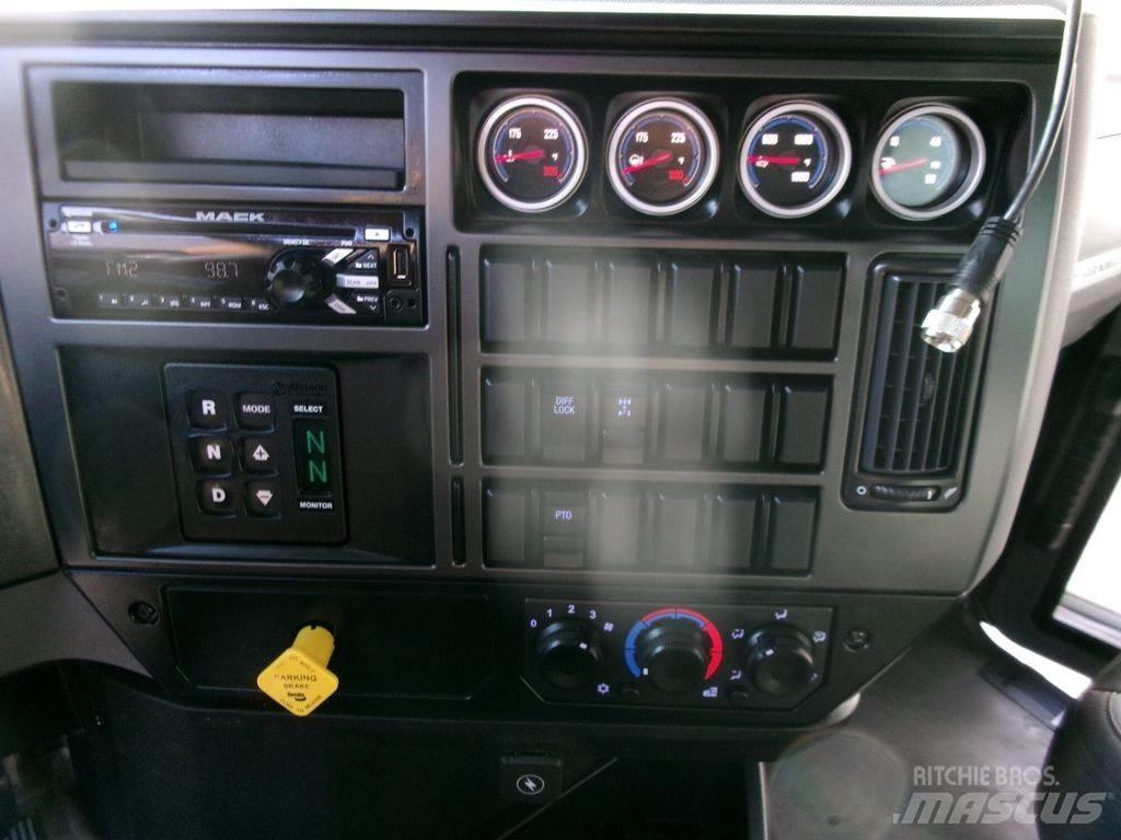Mack GR64F Billenő teherautók