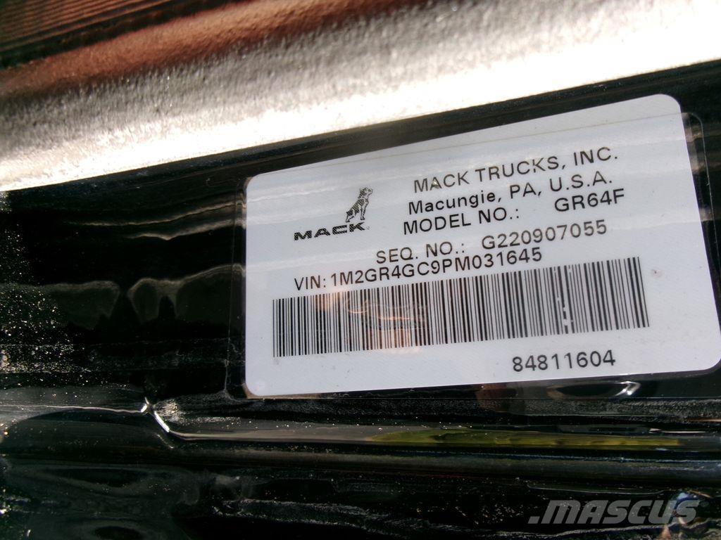 Mack GR64F Billenő teherautók