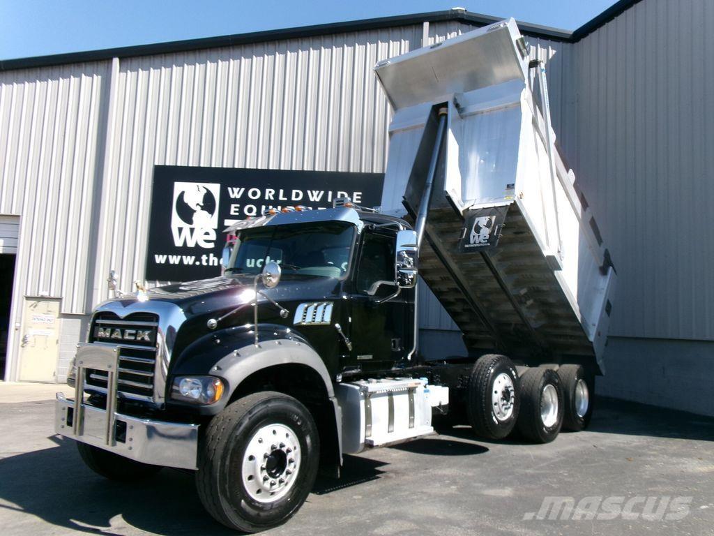 Mack GR64F Billenő teherautók