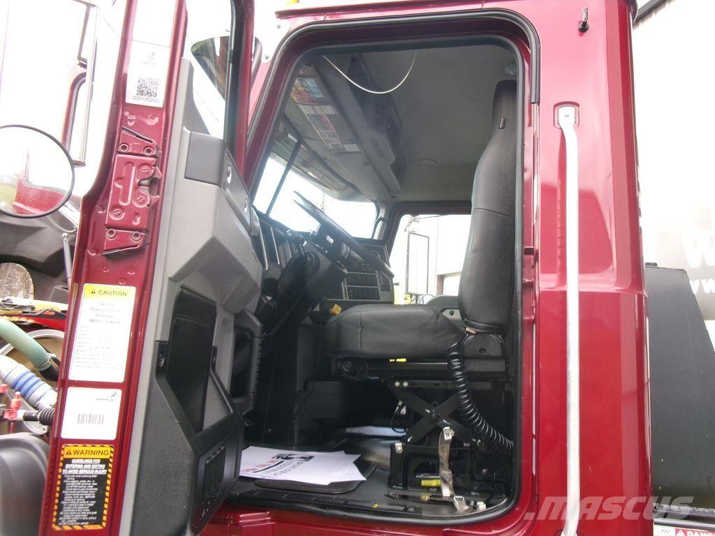 Mack GR64F Billenő teherautók