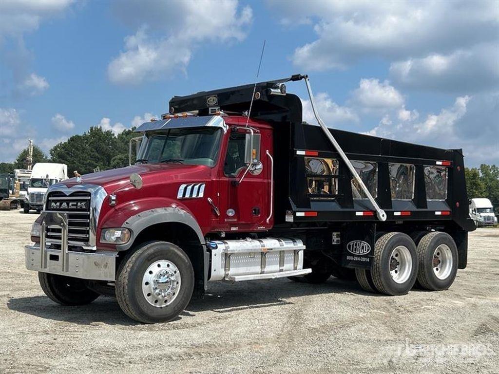 Mack GR64F Billenő teherautók