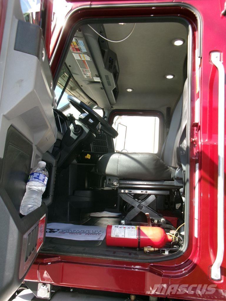 Mack GR64F Billenő teherautók