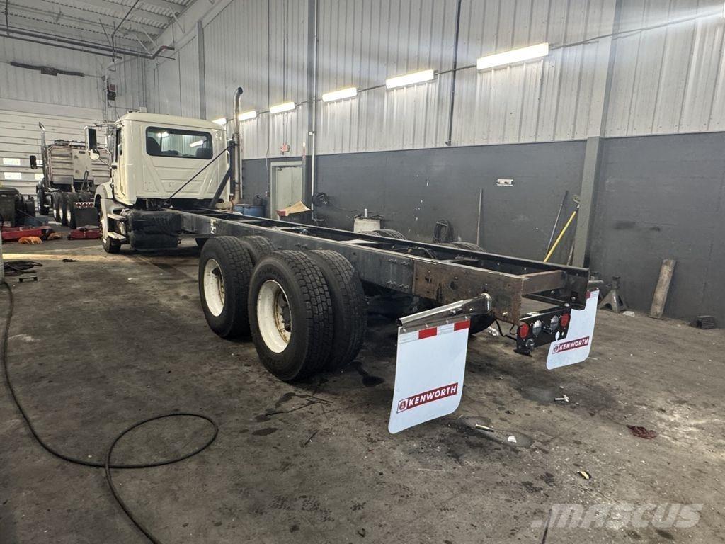 Mack GU813 Fülkés alváz
