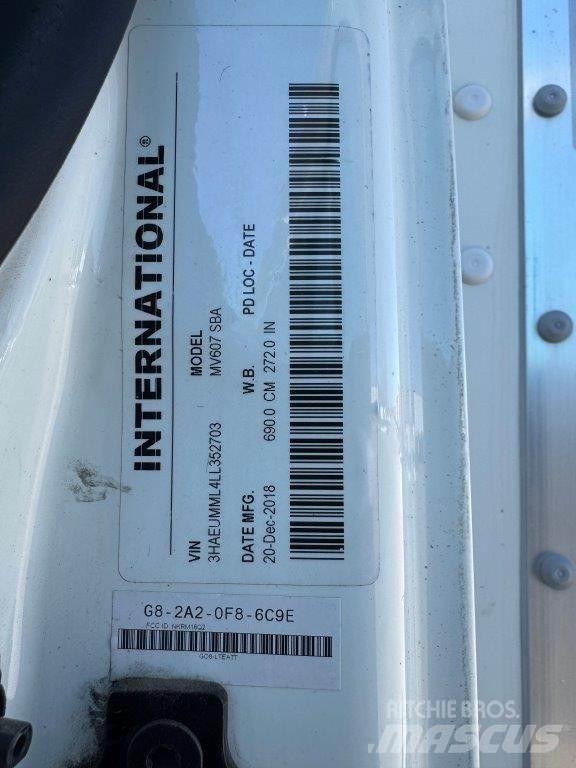 International MV Dobozos teherautók