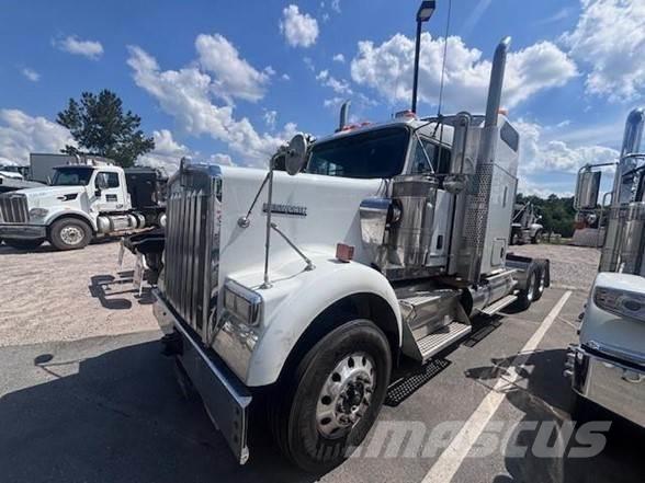 Kenworth W900B Nyergesvontatók