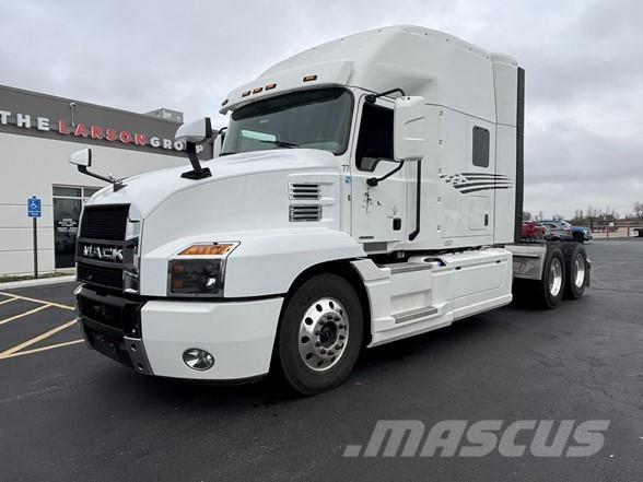 Mack ANTHEM 64T Nyergesvontatók