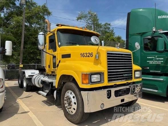 Mack PINNACLE CHU613 Nyergesvontatók
