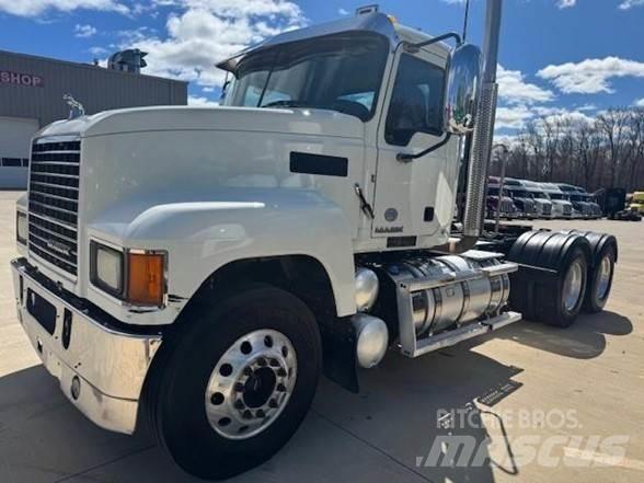Mack PINNACLE CHU613 Nyergesvontatók