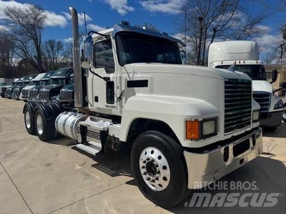 Mack PINNACLE CHU613 Nyergesvontatók
