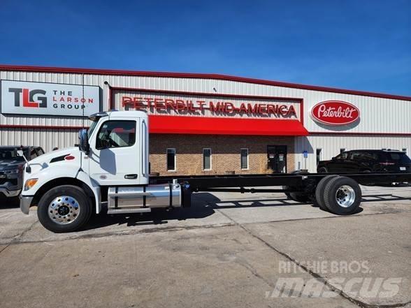 Peterbilt 536 Fülkés alváz