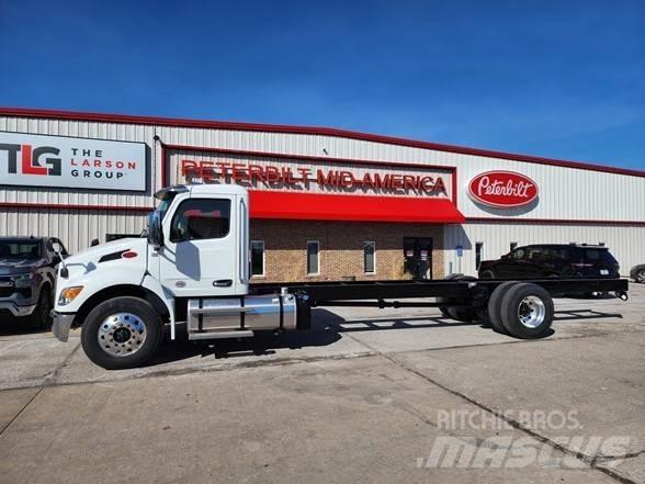 Peterbilt 536 Fülkés alváz