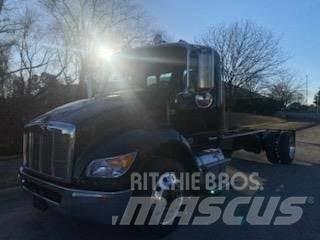 Peterbilt 536 Fülkés alváz