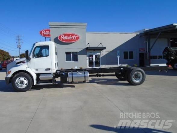 Peterbilt 536 Fülkés alváz