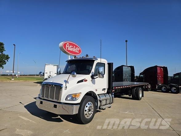 Peterbilt 536 Platós / Ponyvás teherautók