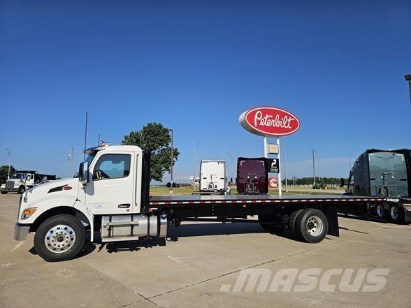Peterbilt 536 Platós / Ponyvás teherautók
